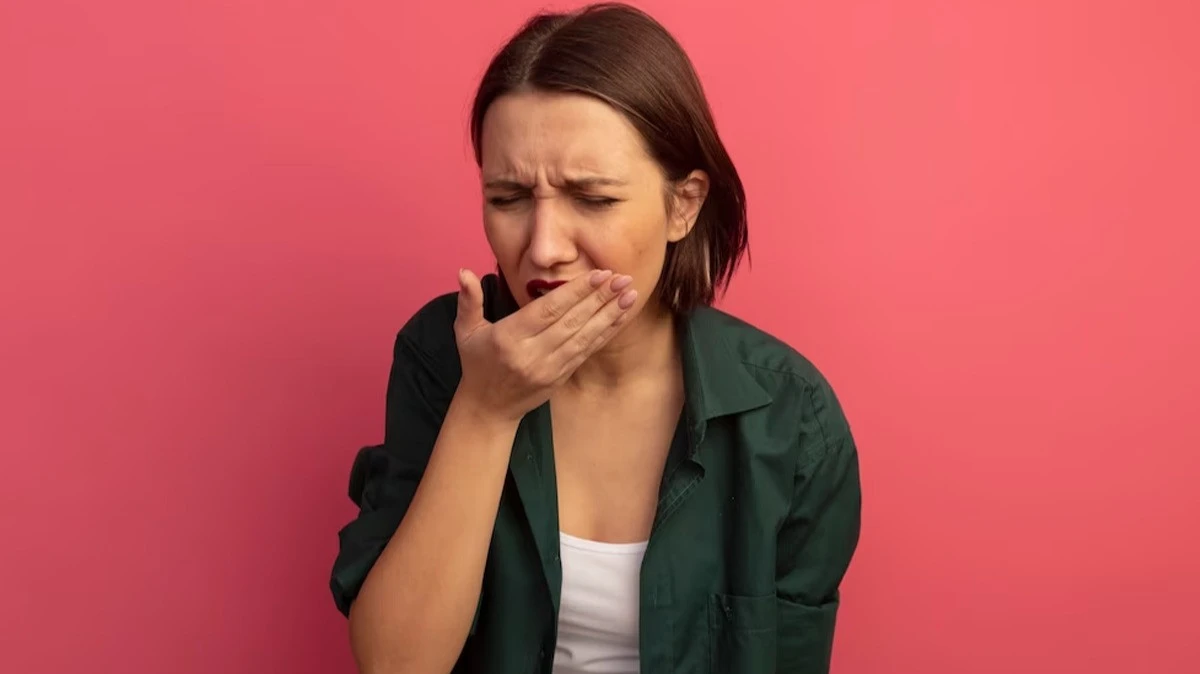 شایع‌ترین علل تلخی دهان و روش‌های برطرف کردن آن