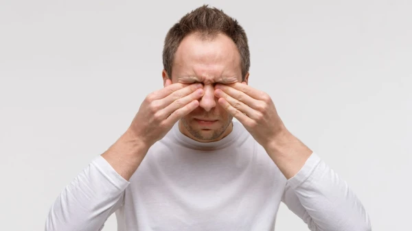 10 درمان خانگی برای خارش چشم